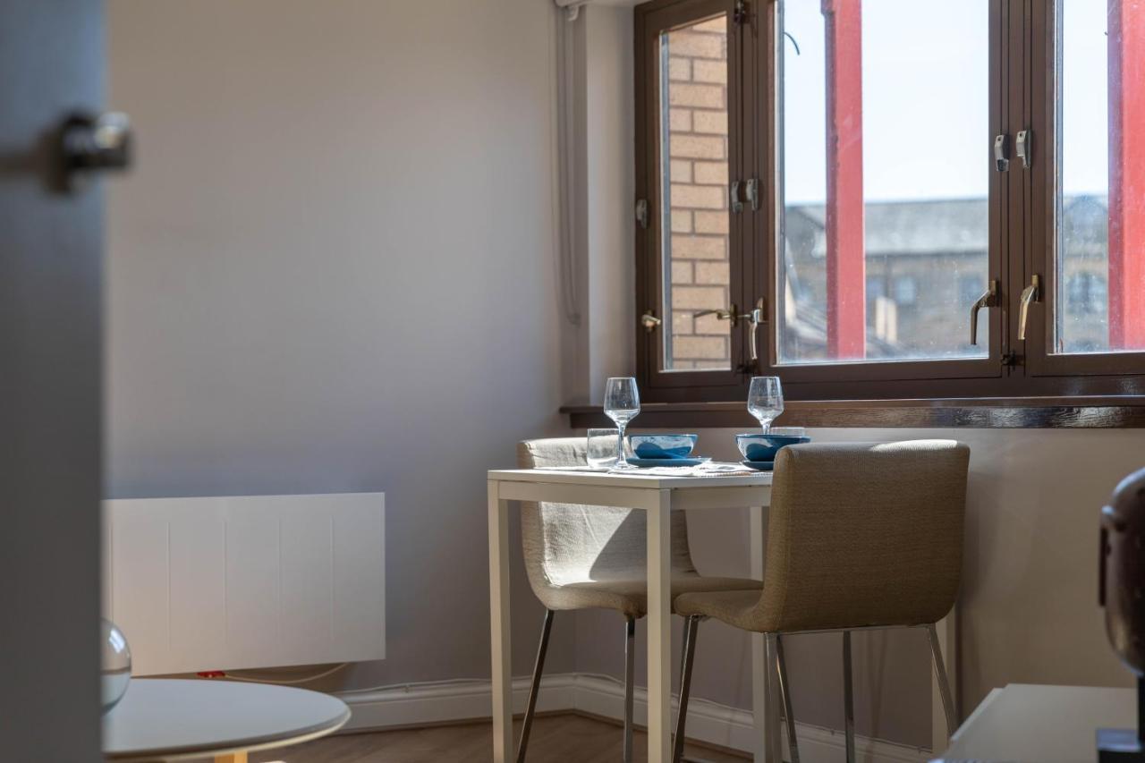 Stunning 1 Bed Merchant City Apartment With Parking Glasgow Esterno foto